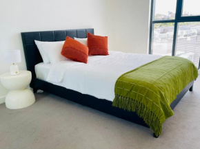 Whole 2 Bedroom Apartment, 2 Br, 1 living, 3 double beds, 1-6 people